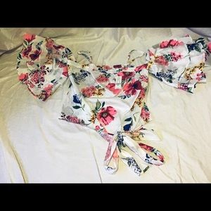 LOWEST SALE! NY & Co Crop w/ Bell Sleeves